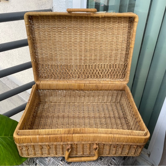 Vintage Wicker Picnic Basket - Picture 8 of 13